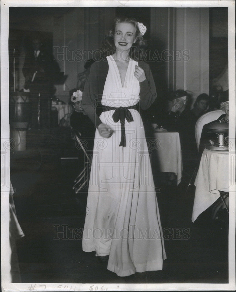 1941 Kay Littlefield-Historic Images