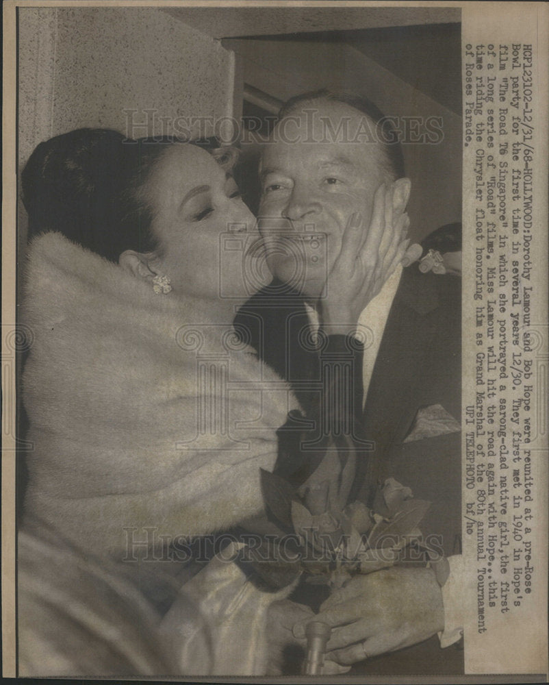 1968 Press Photo Dorothy Lamour Bob Hope Rose Bowl Party Singapore Hollywood - Historic Images