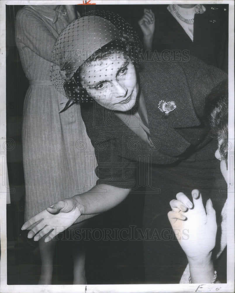 1960 John Landreth tweed suite arm gesture luncheon guest state-Historic Images