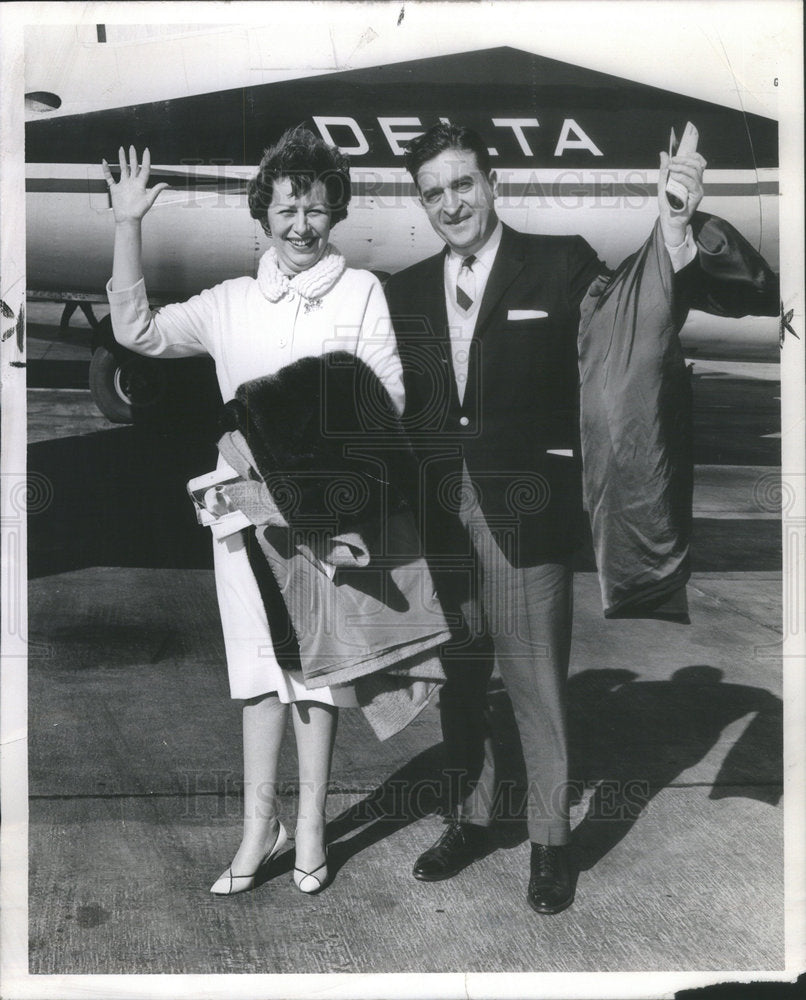 1963 Blue Skies Miami International Airport Chicago Greet Sunny - Historic Images