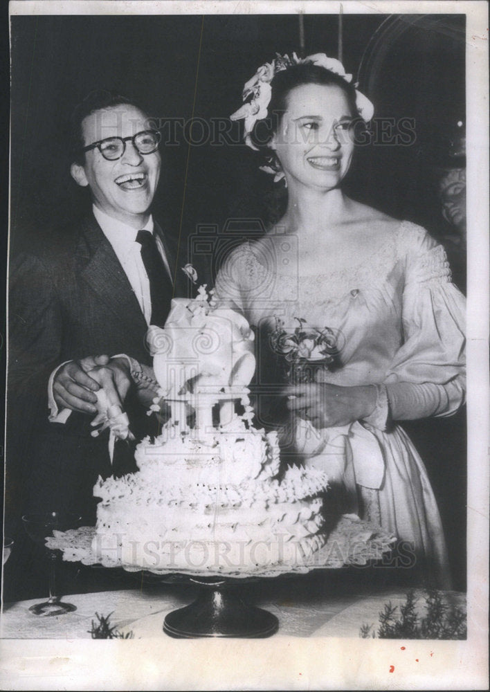 1956 heiress Gloria Vanderbilt cuts wedding cake Sidney Lumet-Historic Images