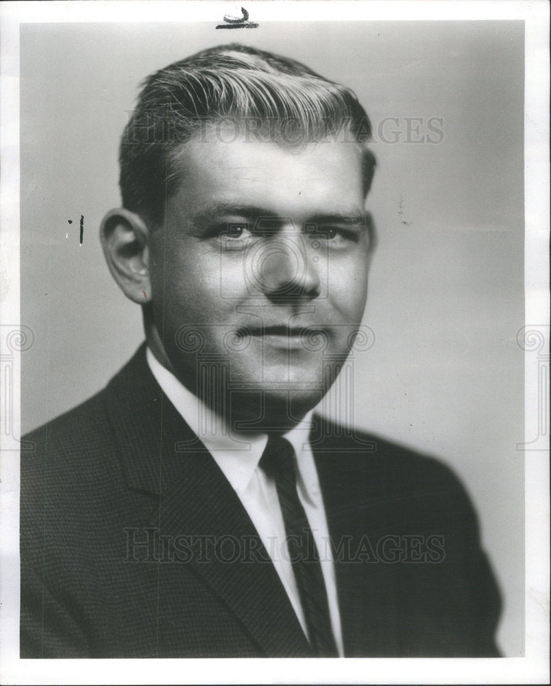 1968 Press Photo Direct Hart Schaffner and Marx Clothes' Leonard Marino - Historic Images