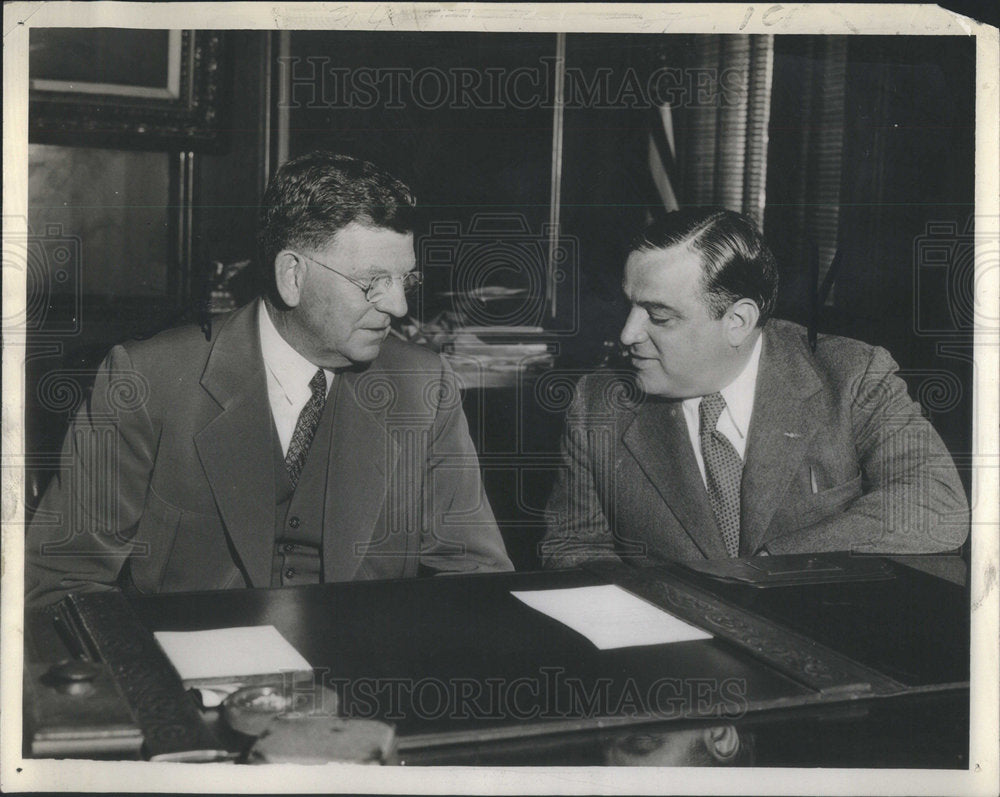 1934 Mayor Kelly talking with Mayor La Guardie of New York-Historic Images