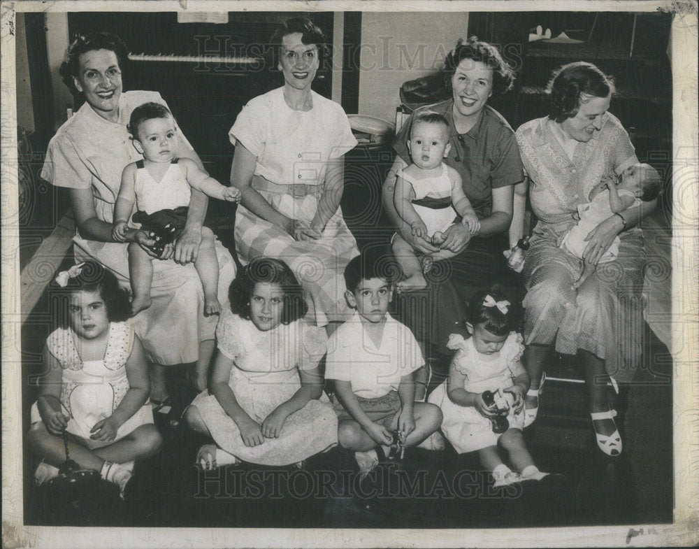 1949 Press Photo Quadruplets US wives mothers Oklahoma City Children Quads - Historic Images