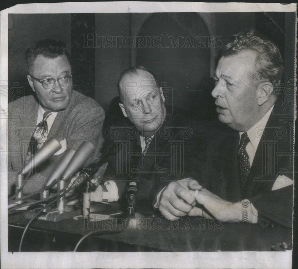 1954 Press Photo Senator Everett Dirksen news conference Ray Jerkins Knoxville - Historic Images