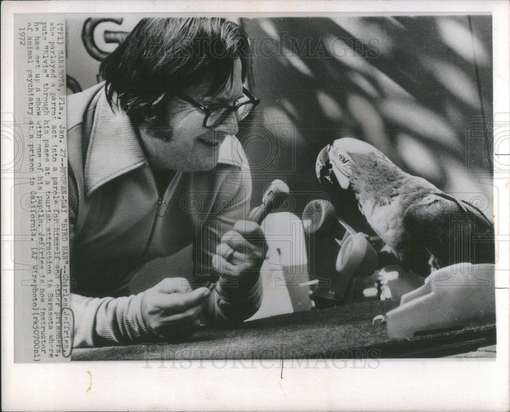 1972 Press Photo Charles Jeffries Parrot Elvis Act Parole Animal Psychiatry - Historic Images