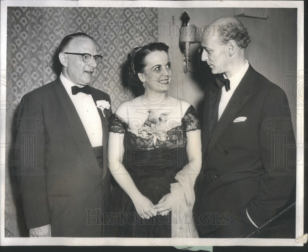 1957 Press Photo Gloria Lind Metropolitan Opera Soprano - RSC08221 - Historic Images