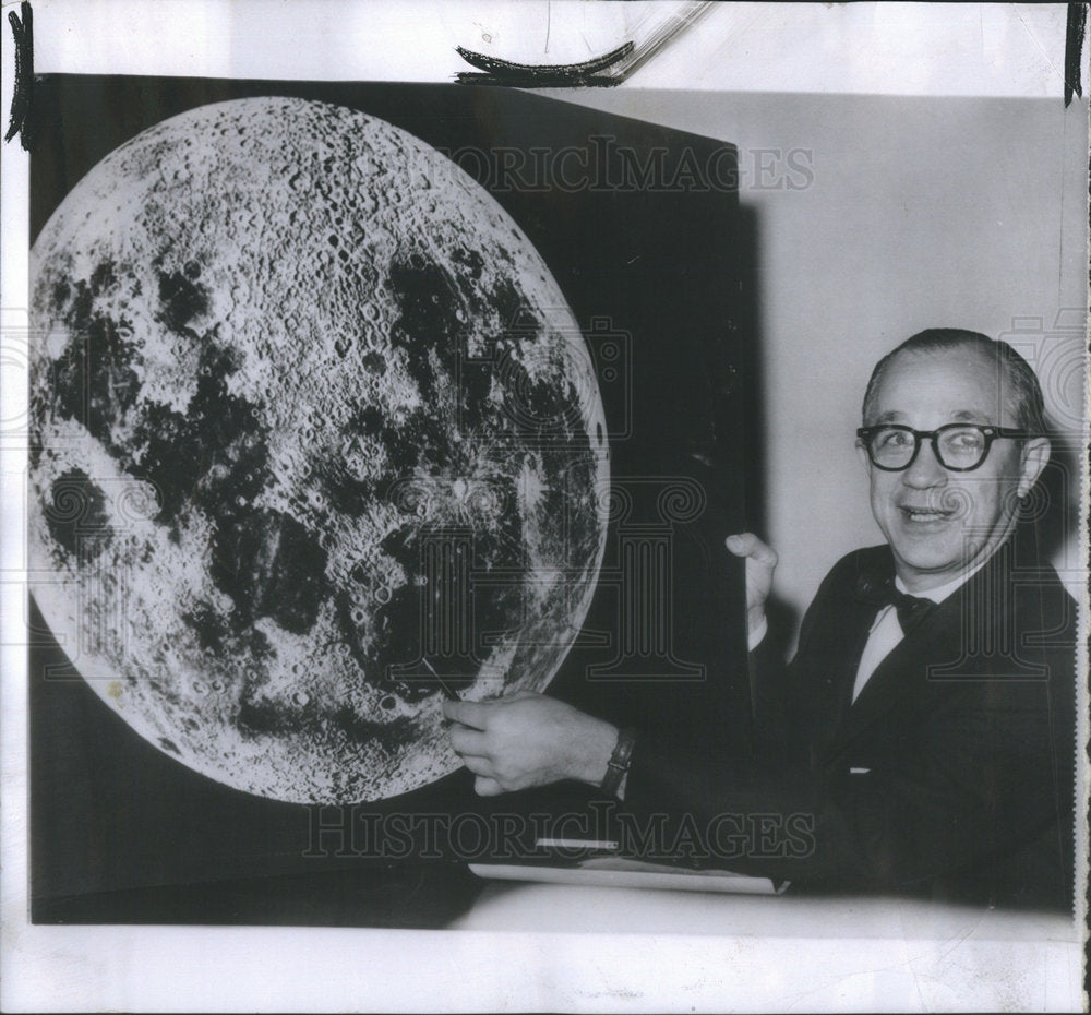 1960 Dr. I.M. Levitt director Fels Planetarium Philadelphia moon-Historic Images