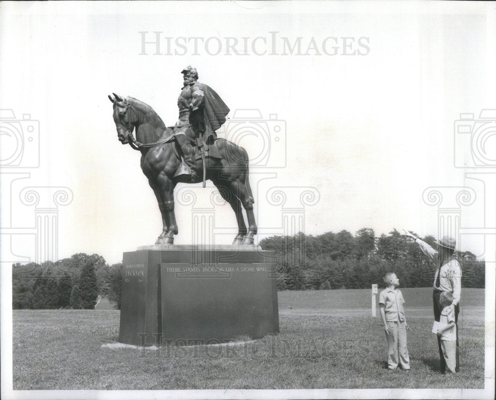 1961 General Thomas J. (Stonewall) Jackson Statue - Historic Images