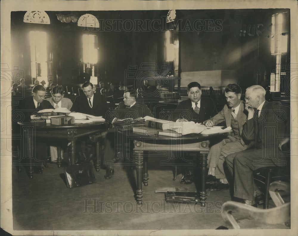 1931 Press Photo State And Defense Counsel Questioning - Historic Images