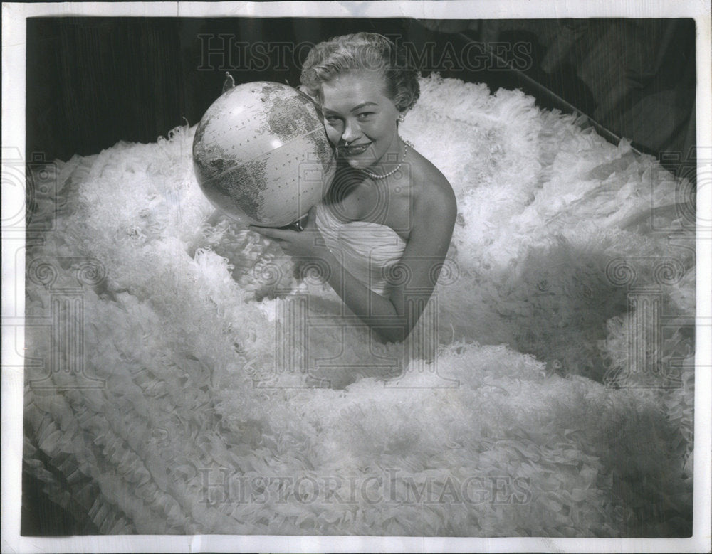 1957 Press Photo Helen Landon Maid of Cotton - Historic Images