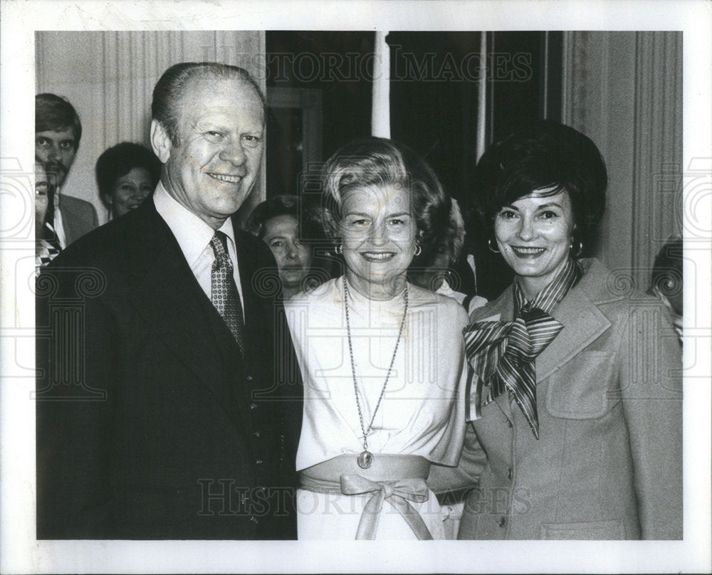 1976 Pat Hutar, Head National Foundation of Republican Women-Historic Images