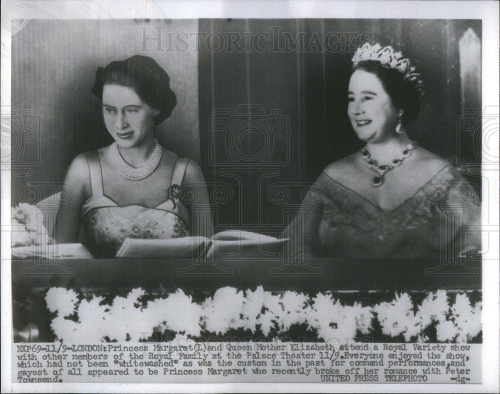 1955 Princess Margaret and Queen Mother Elizabeth at Palace Theater-Historic Images