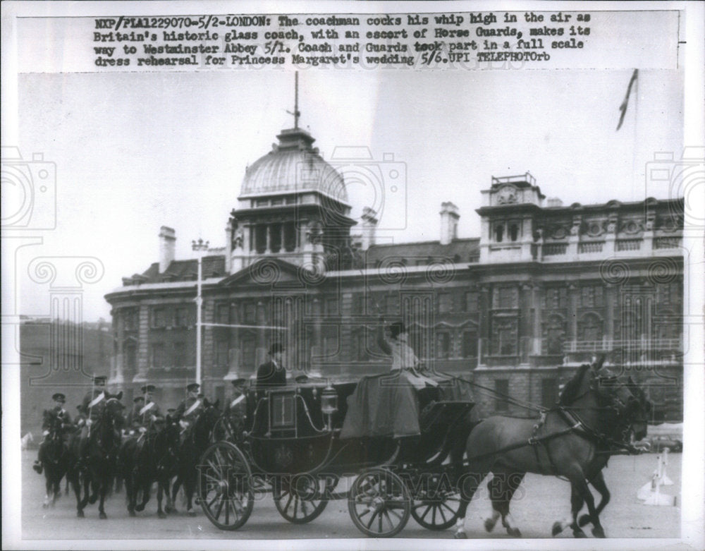 Britain&#39;s historic glass coach in rehearsals - Historic Images