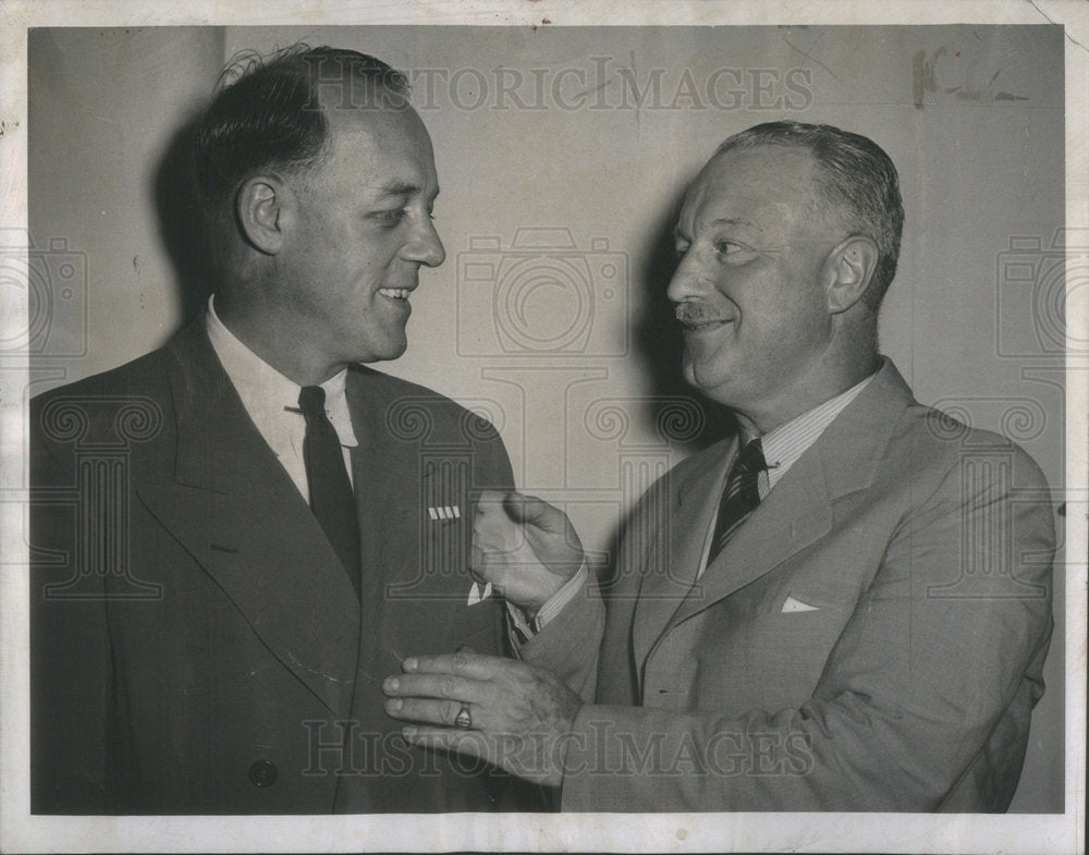 1948 Awarding Kings Medal Fred Hovde Counsul General Arthur H Marlow - Historic Images