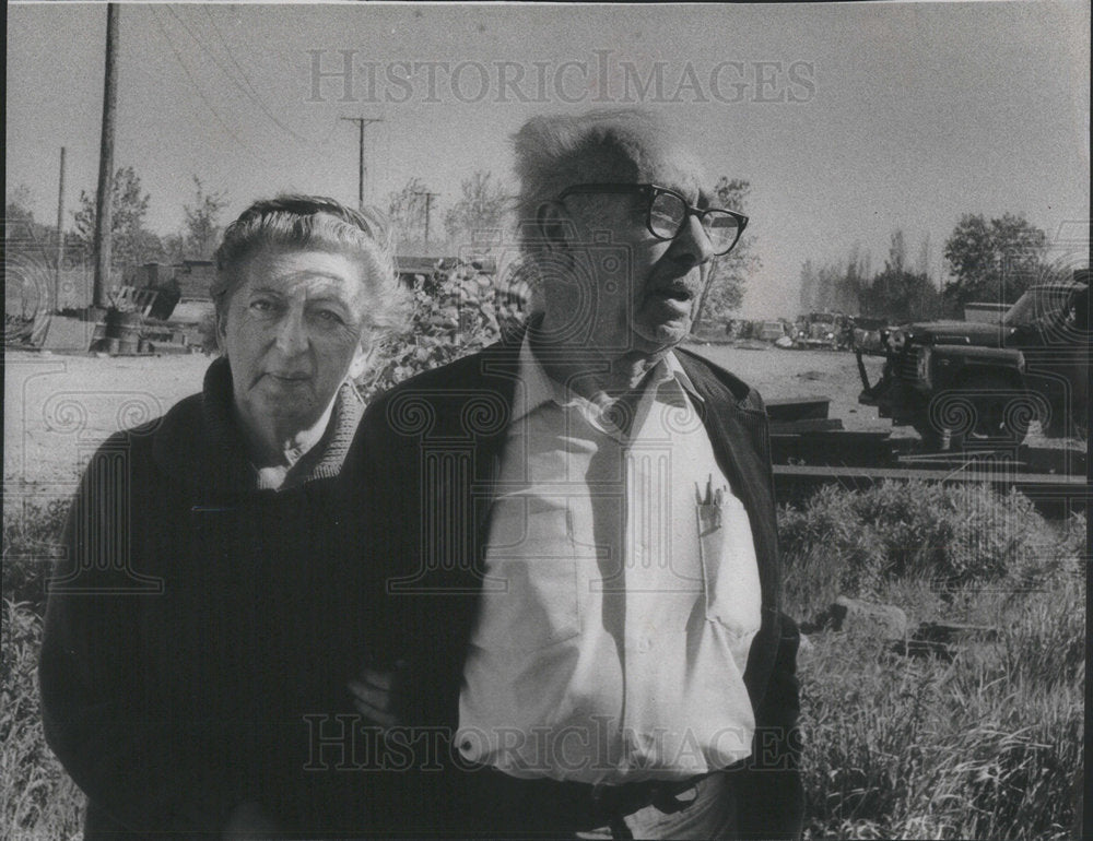 1990 Abe Marmel Narrowly Survive American Airlines Crash Rush Shore-Historic Images