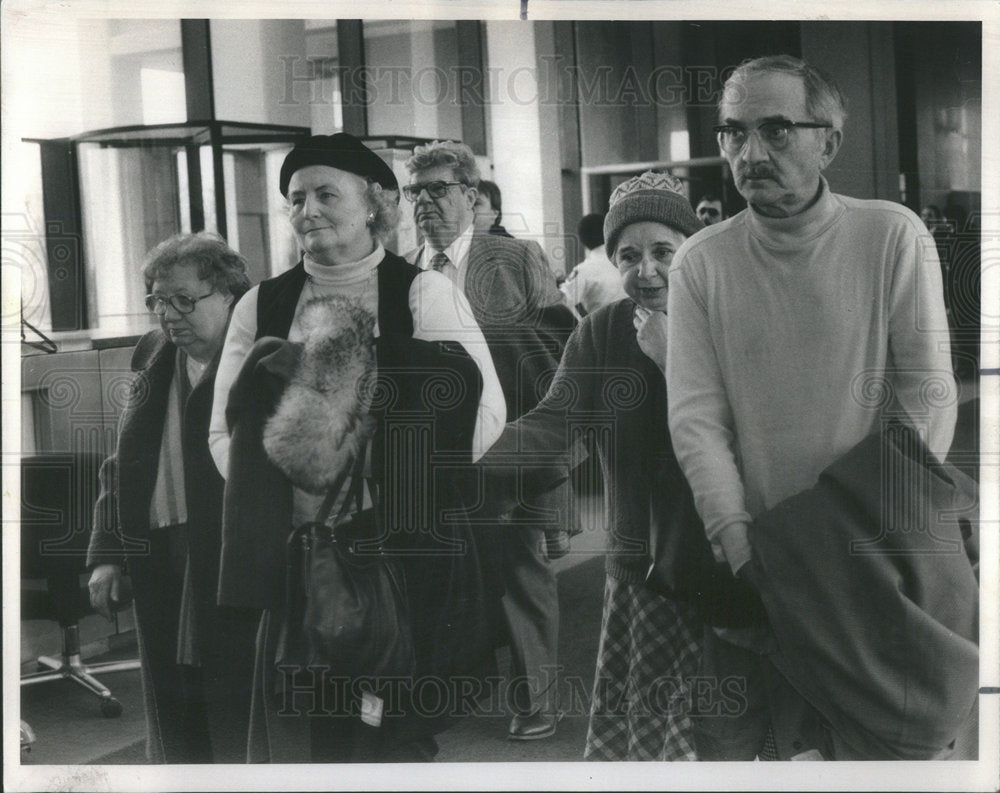 1985 Press Photo Evelyn Neidzwiedz Joan Edwin Krska Criminal Court Building Ring - Historic Images