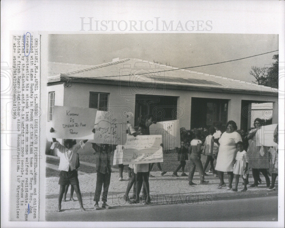1969 Women and Children paraded with signs Rep. Joe Kershoaw-Historic Images