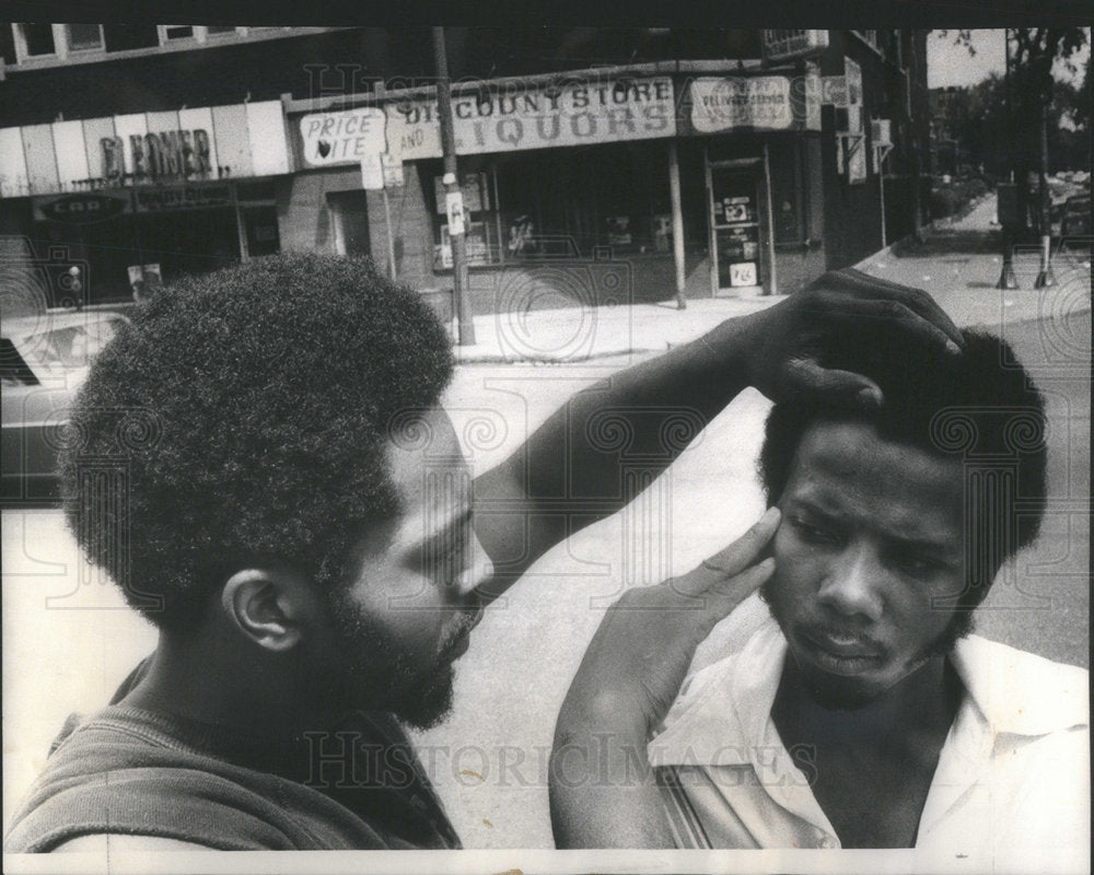 1975 Jessie Perry cuts face Eugene Johnson Jr liquor store attackers-Historic Images