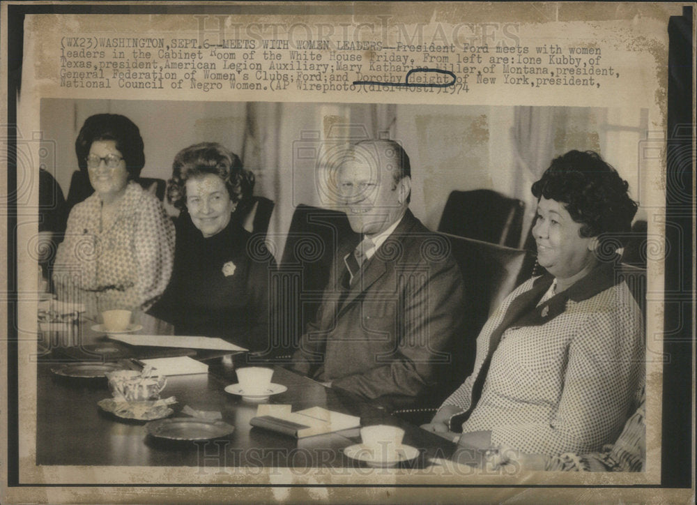 1974 Press Photo Gerald Ford Ione Kubby Mary Katharine Killer Dorothy Height - Historic Images