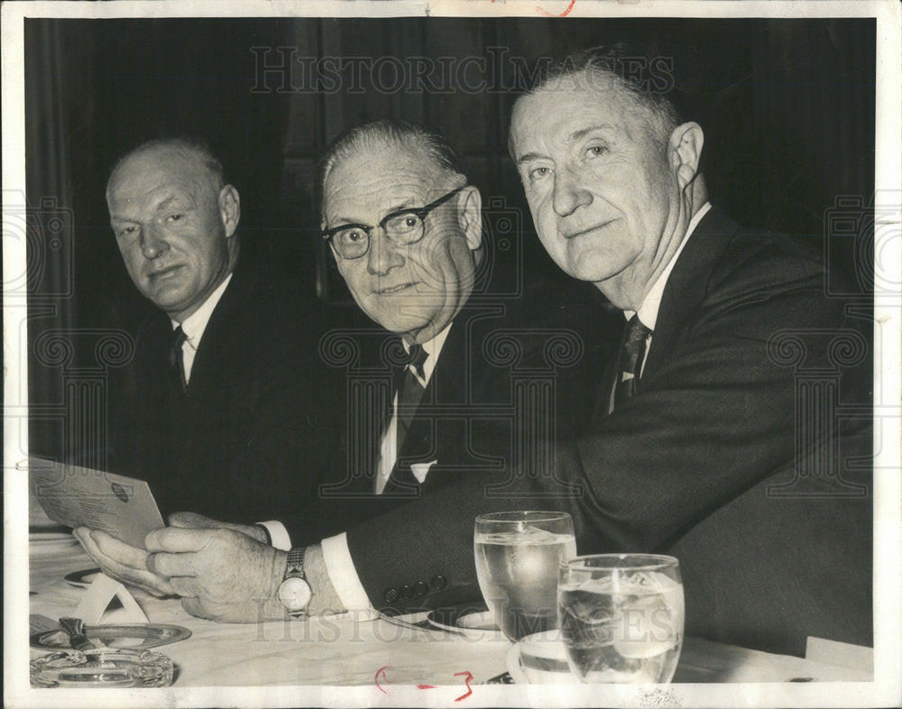 1965 Listen Fred Heitman President Chicago District Banker William-Historic Images