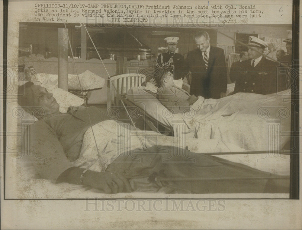 1967 Press Photo President Johnson Chat Ronald Ortiz Bernard VeRonin Pendleton - Historic Images