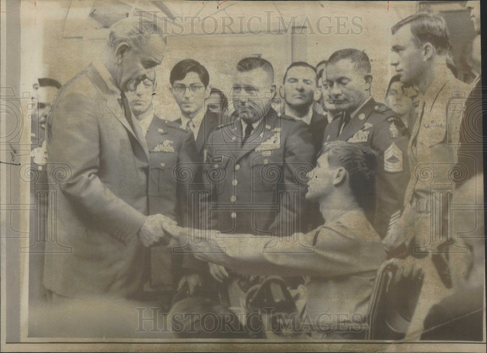 1968 Press Photo President Johnson White House Honors Marine Richard Hughes - Historic Images