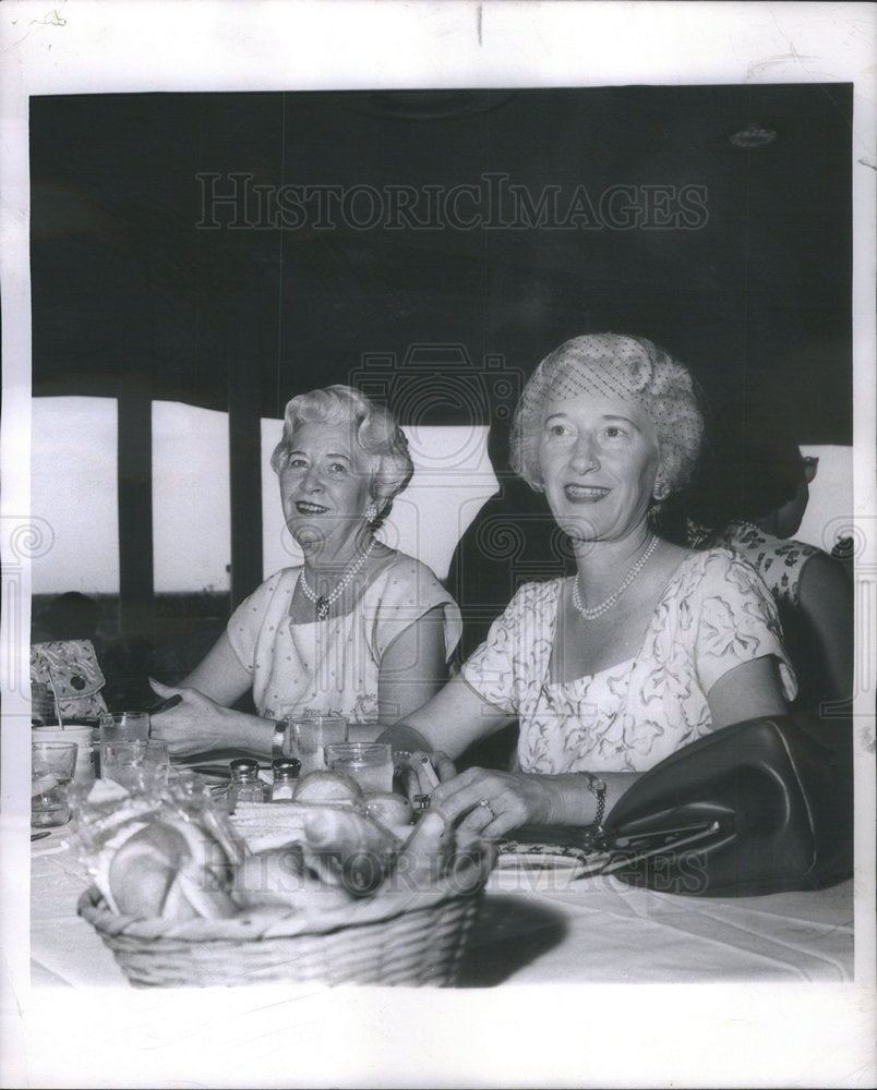 1961 Mrs Otto Lehmann Mrs Clyde Peterson Arlington - Historic Images