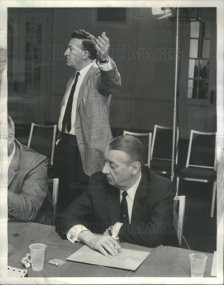 1966 Press Photo Director Raymond Hilliard Lee Leibik striking union County - Historic Images
