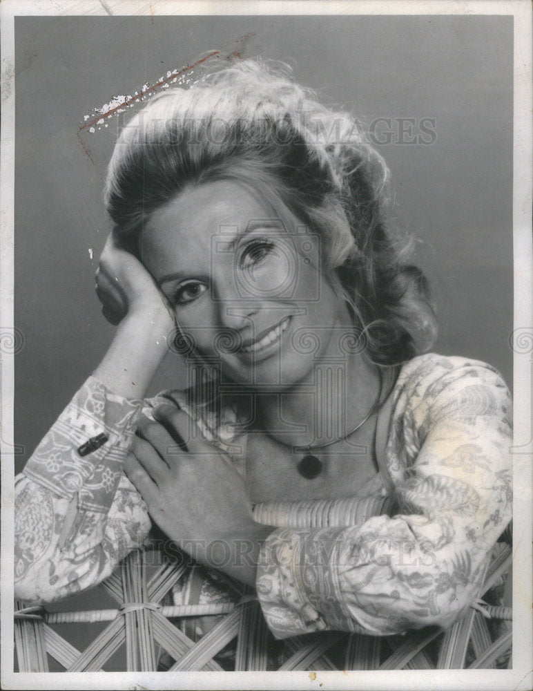 1975 Press Photo Cloris Leachman American Stage, Film and TV Actress. - Historic Images