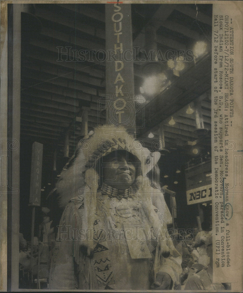 1972 Press Photo Attire Headdress Norman Know Full Blood Sioux Indian Roscoe - Historic Images