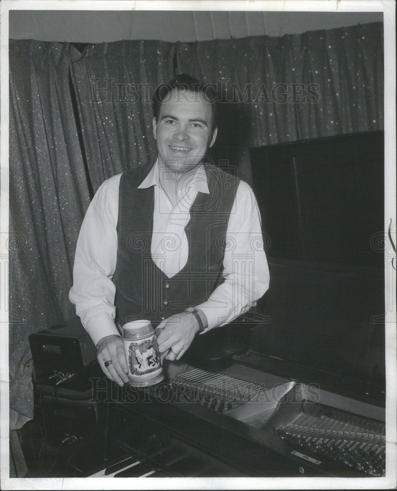 1956 Dick Knoll Singing Waiter Pose Camera Hotel-Historic Images