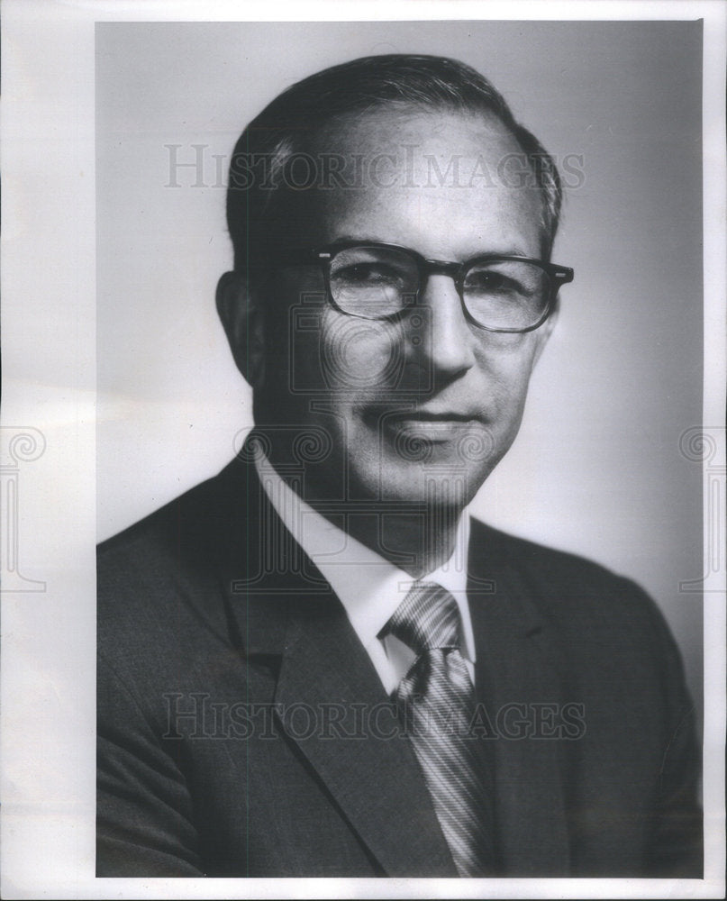 1975 Press Photo David H Kutner Leaf Confectionery Division President - Historic Images