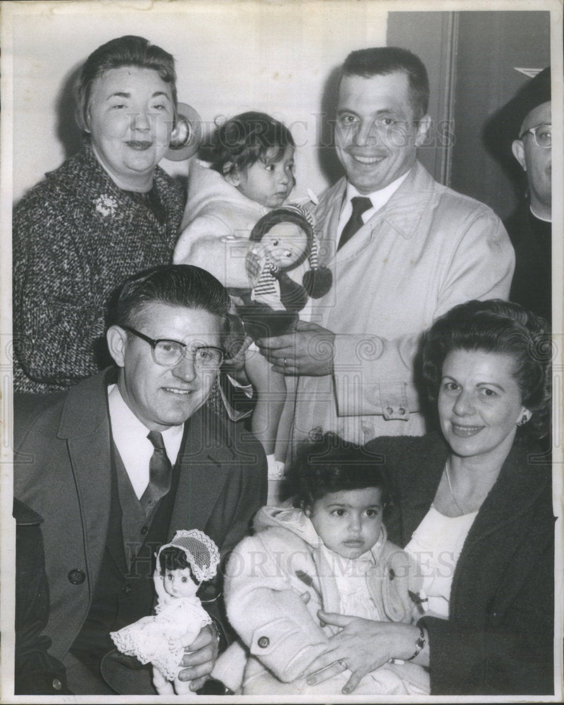 1962 Edwin Kwiat Cuddle Claudette Terli Latrobe O&#39;Hare Airport Franc - Historic Images