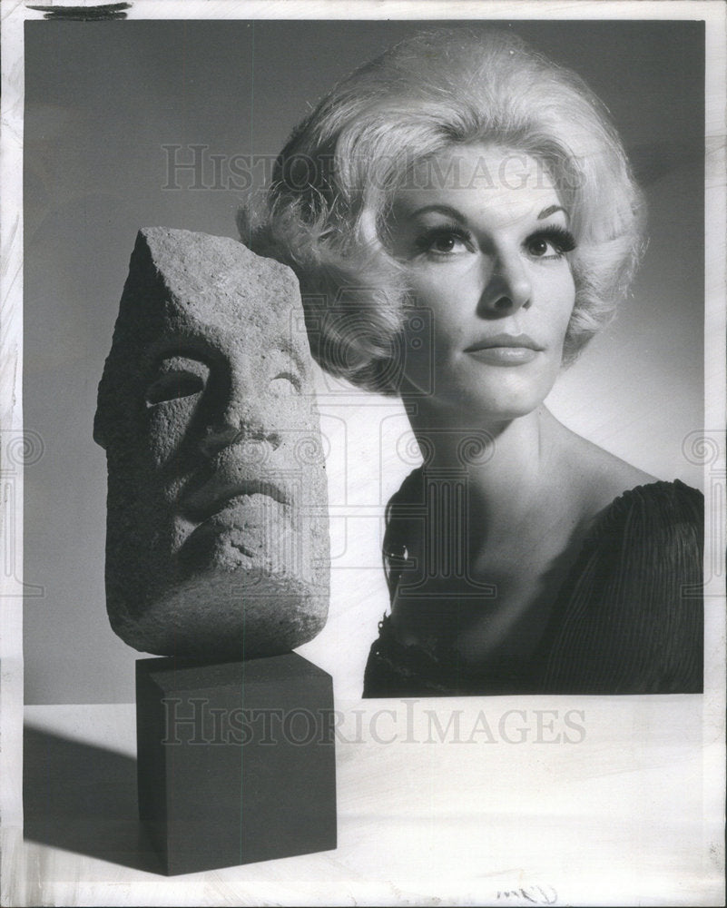1970 Press Photo Penny Lee Queen Fall Chicago Antiques Exposition Sculpture - Historic Images