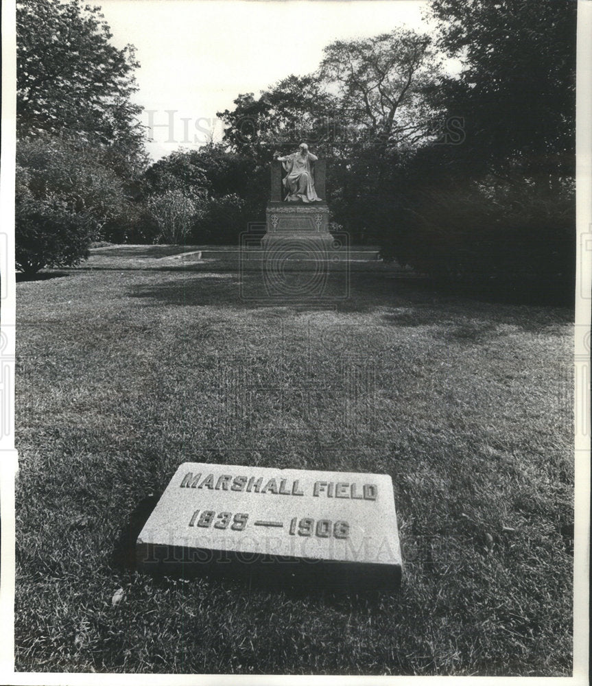 1965 Marshall Field Family plot Stone Graceland Cemetery-Historic Images