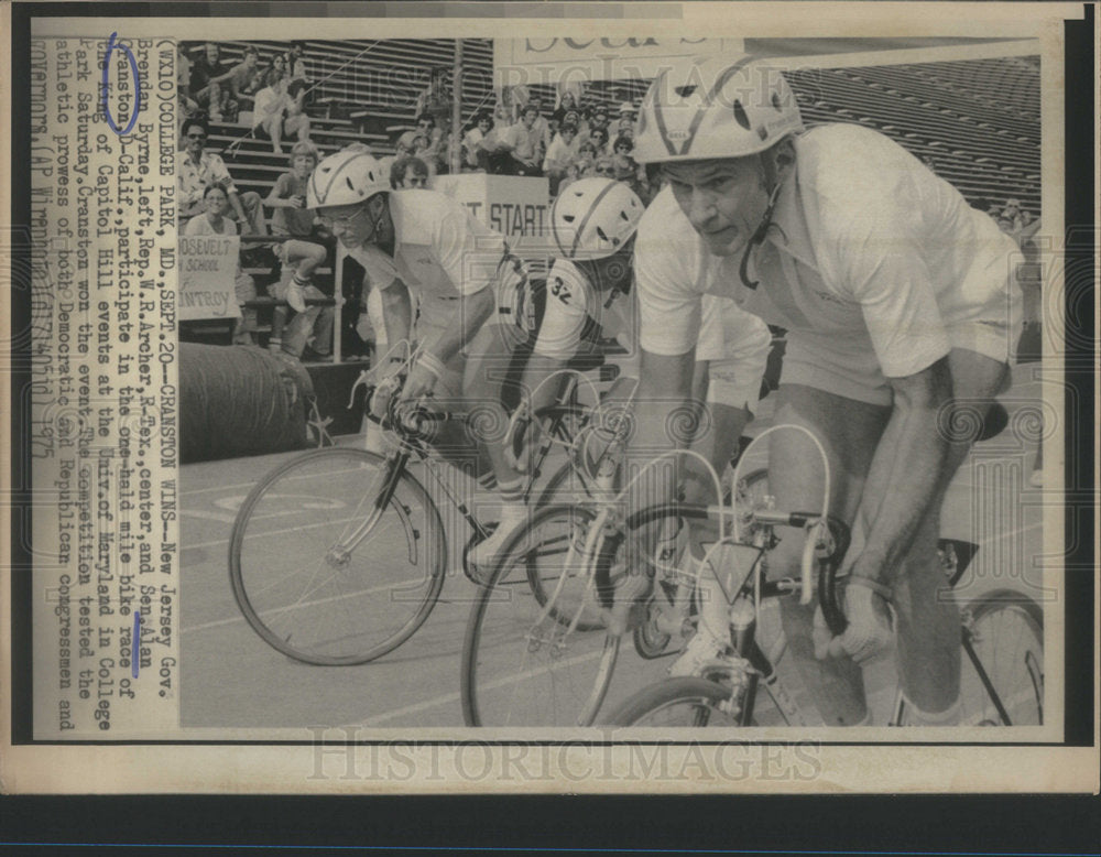 1975 Press Photo Sen Alan Cranston wins Capitol Hill Bike Race N MD - Historic Images