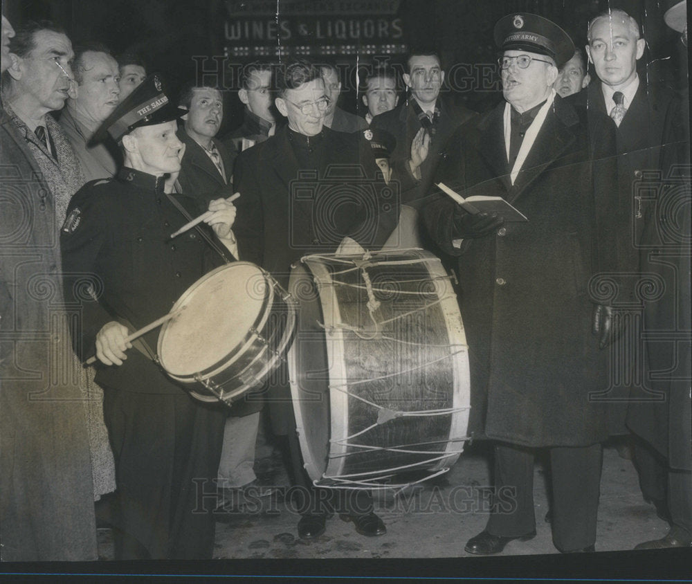 1953 Captain Thomas Crocker outdoor meeting Salvation Army Mission-Historic Images