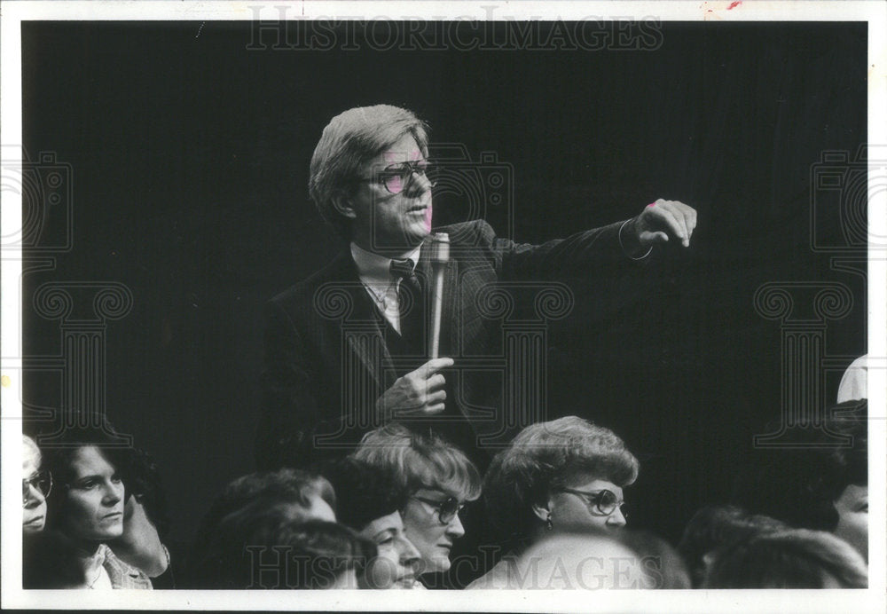 1980 Person speaking meeting addressing group mike Snap-Historic Images