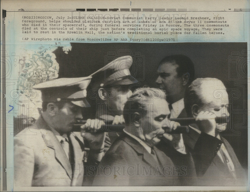 1971 Soviet Communist Party Leader Leonid Brezhnev Cosmonaut Funeral - Historic Images