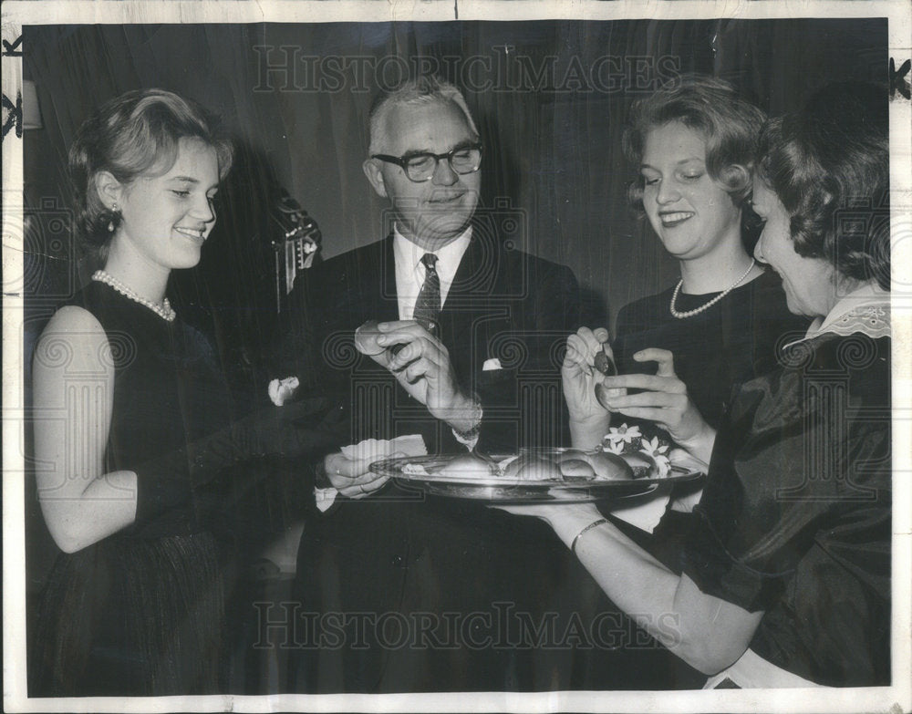 1963 Thoedore Donaldson daughters Tracy Holly Fortnightly Club-Historic Images