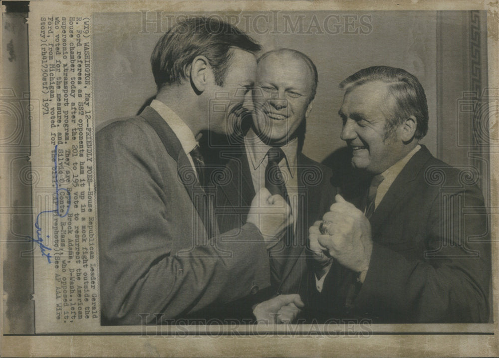 1971 Gerald R. Ford referees SST opponents ham it up in mock fight-Historic Images