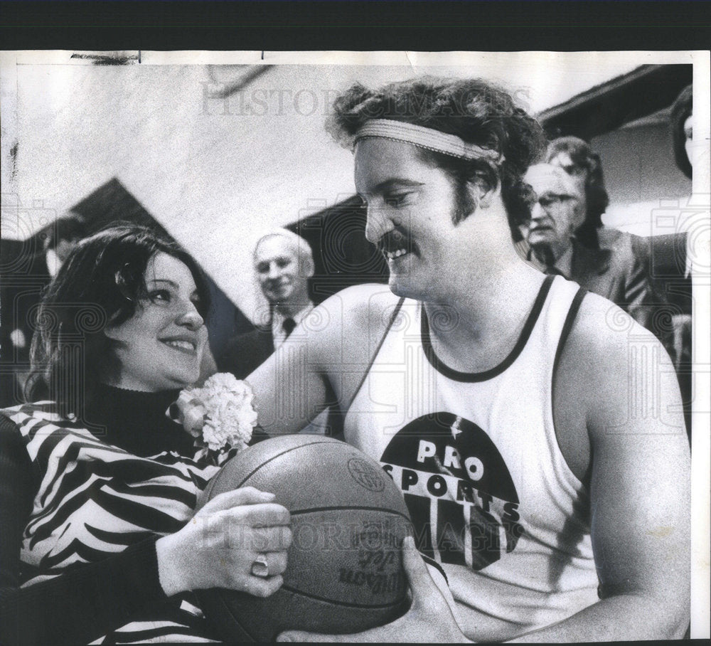 1974 Bob Asher of the Chicago Bears & Janis Cohen-Historic Images