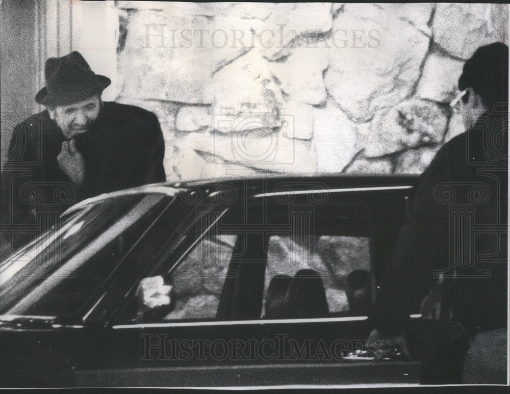 1974 Press Photo Lino Bianchini Bribe Police Officer Lawrence Schreiner - Historic Images