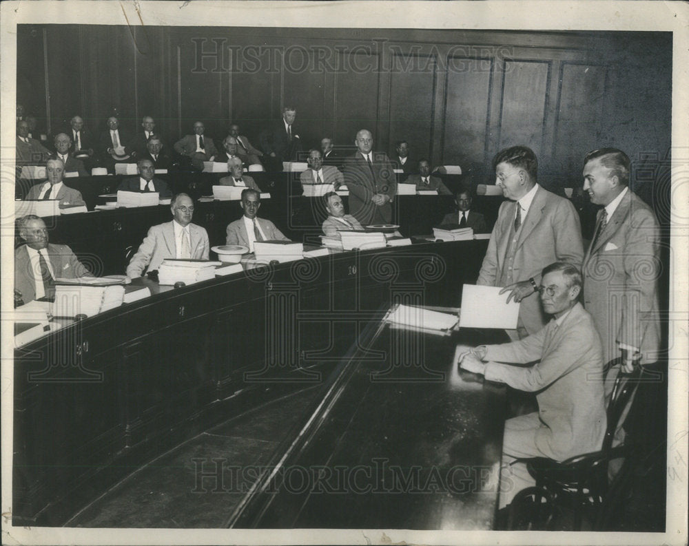 1934 Mayor Edward J Kelly with States Attorney Courtney at Meeting-Historic Images