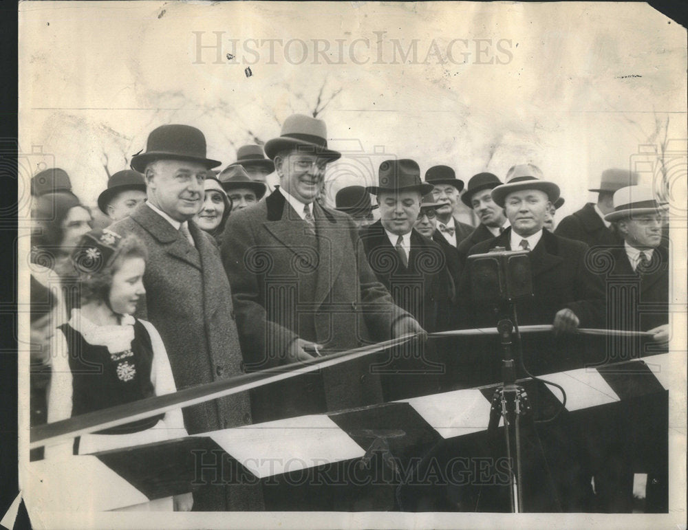 1929 Mr. Kelly is about to cut ribbon.-Historic Images