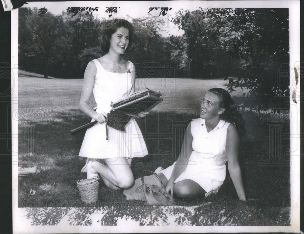 1962 Linda Kemper and Mother Mrs. John C. Brogon - Historic Images