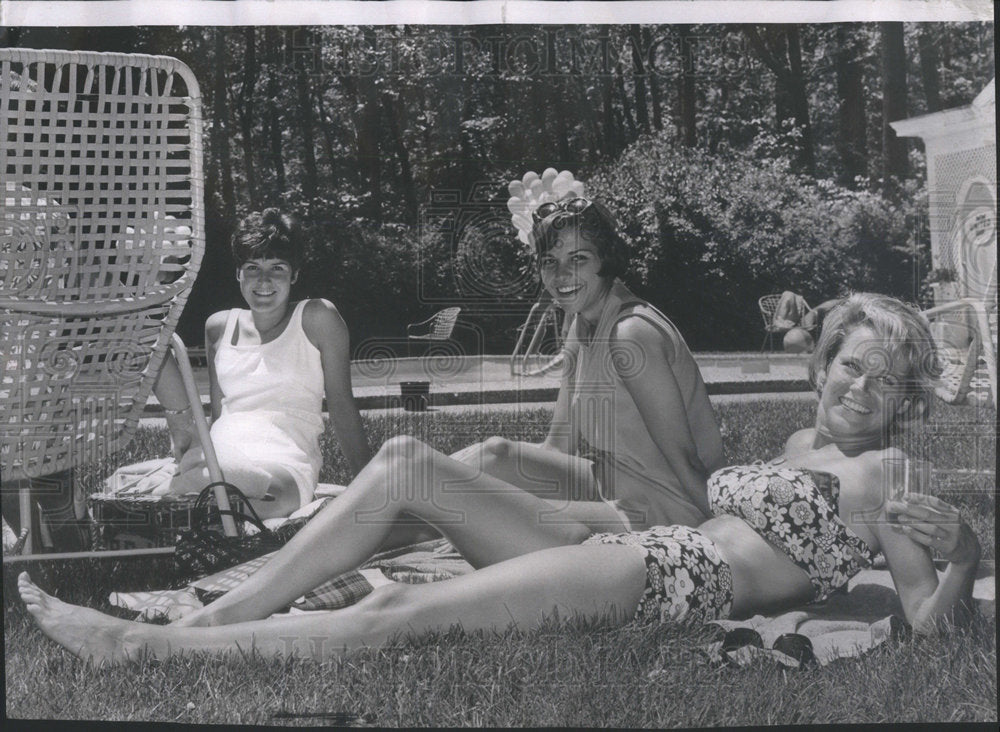 1968 Mrs. Richard Shanahan, Julie Maxwell, and Susan Lennox-Historic Images