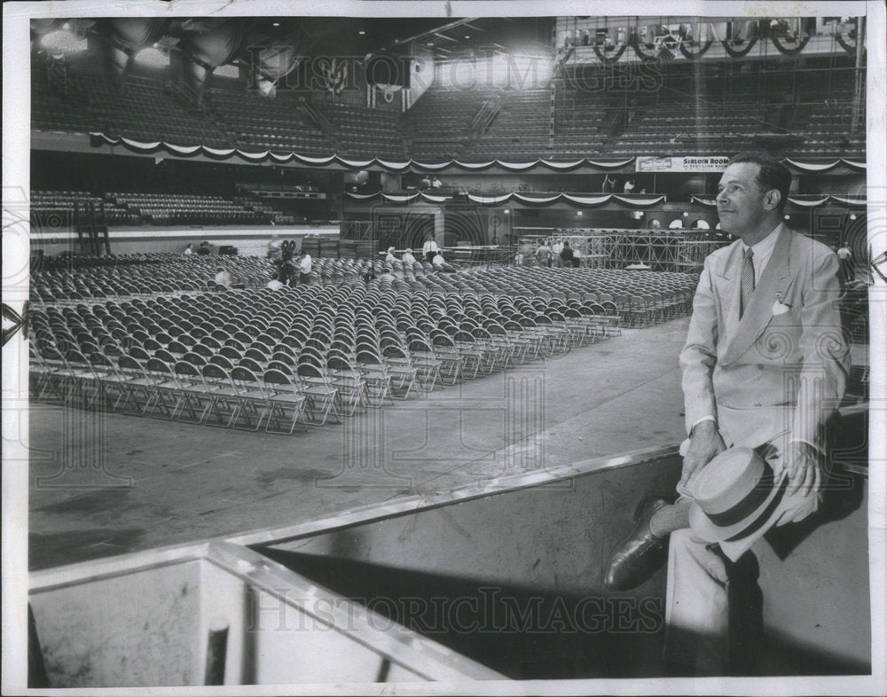 1952 Henry Cabot Lodge Jr Amphitheater Chicago convention hall chairs - Historic Images