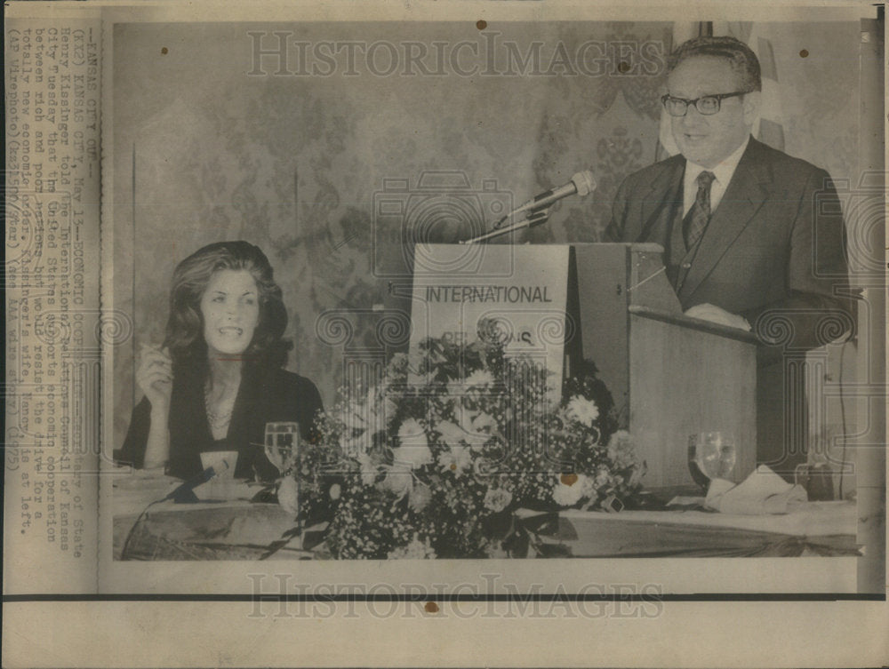 1975 Secretary of State Henry Kissinger and wife Nancy.-Historic Images